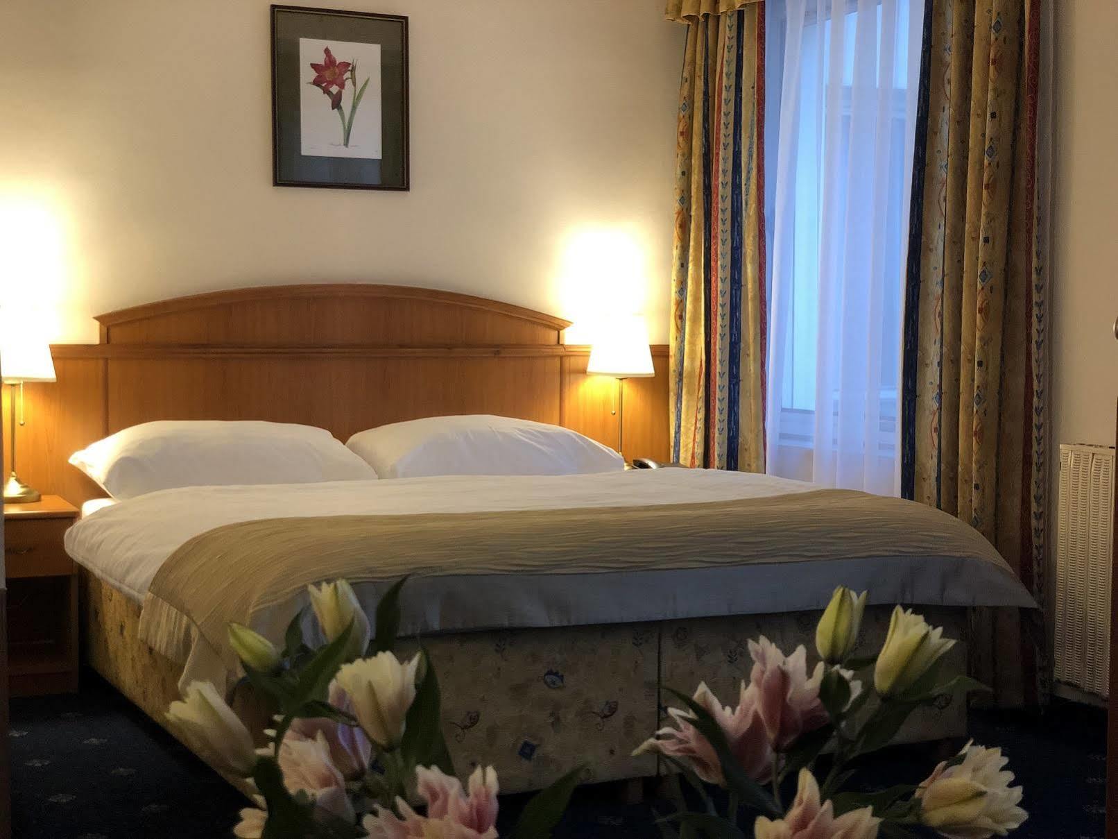Отель Kavalir